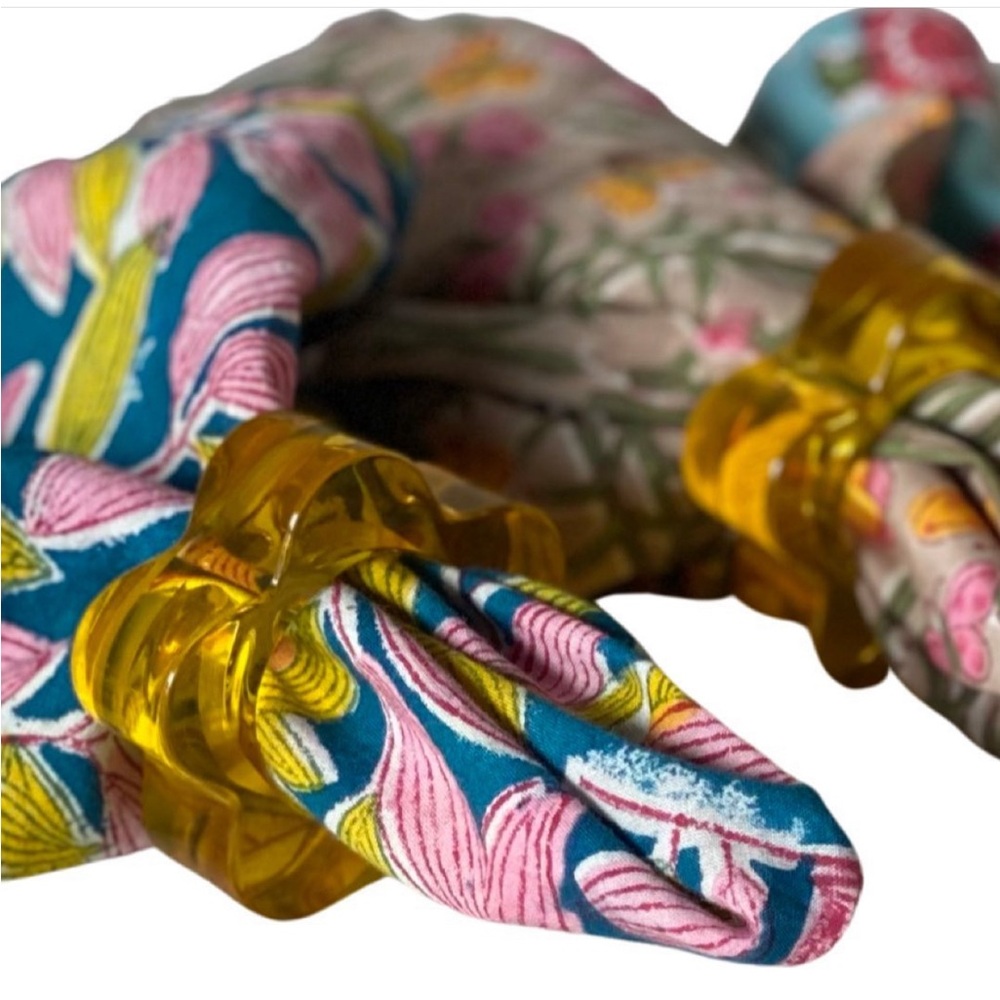 Set of 4 yellow flower lucite retro napkin rings.